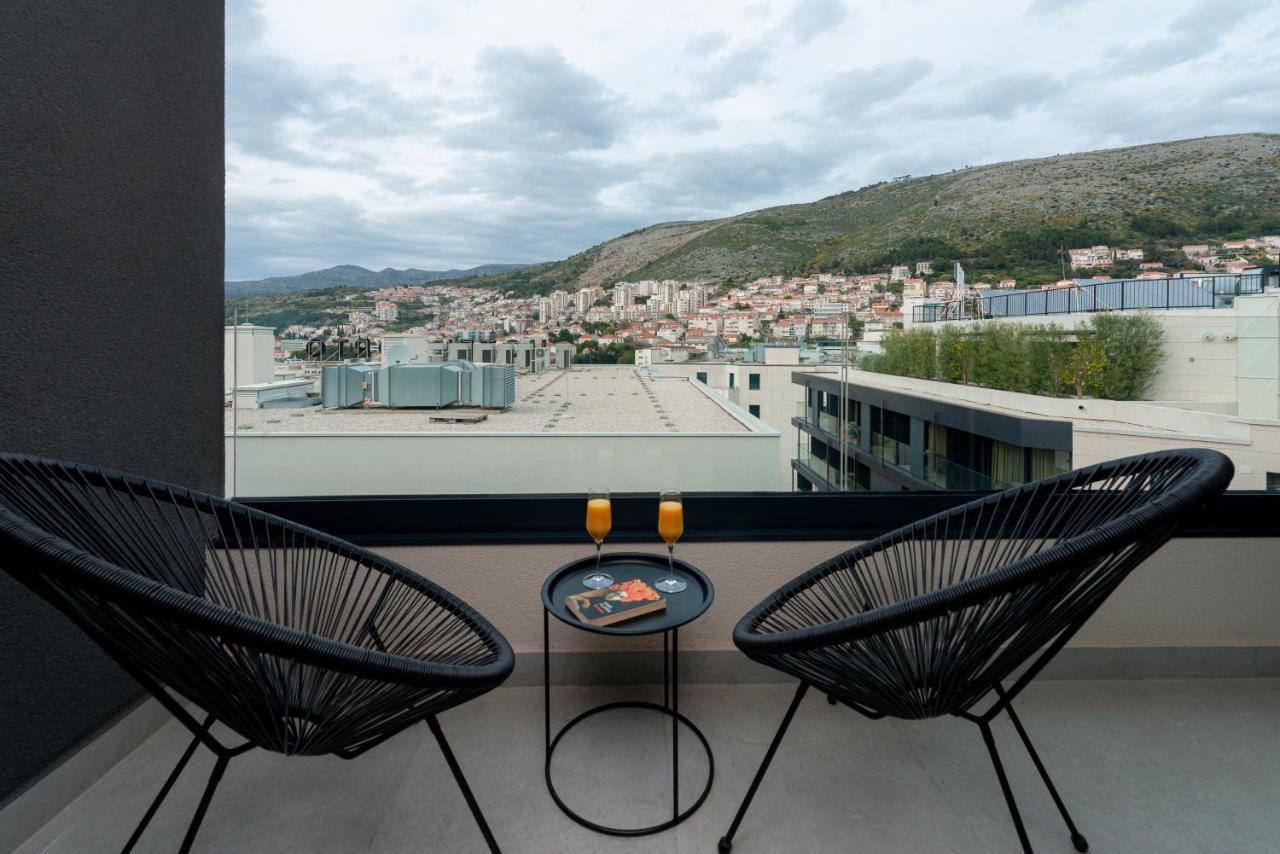 Apartment Residences *