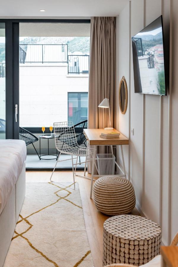 Apartment Residences *